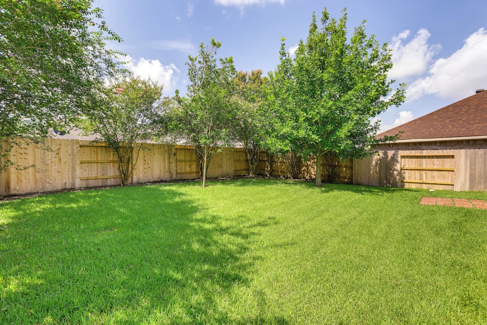 Fish & Hike: Pet-friendly Humble Home w/ Yard