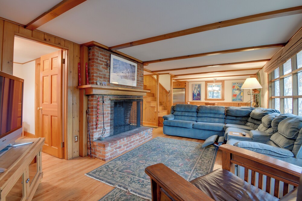 North Conway Home < Walk to Slopes at Cranmore! view 4