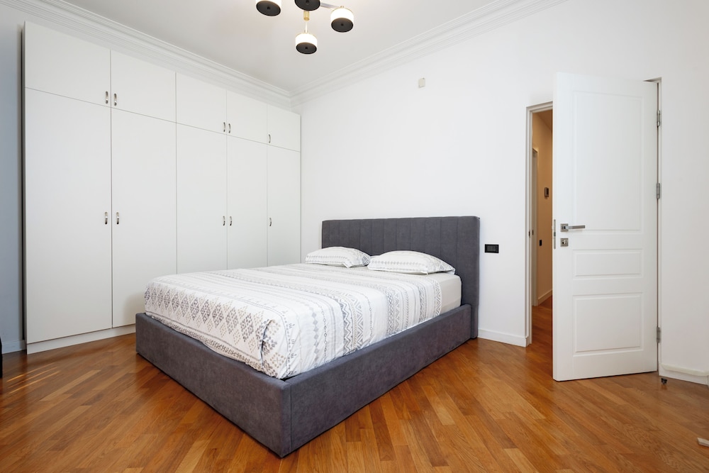 Apartment by Luxe Group SN290