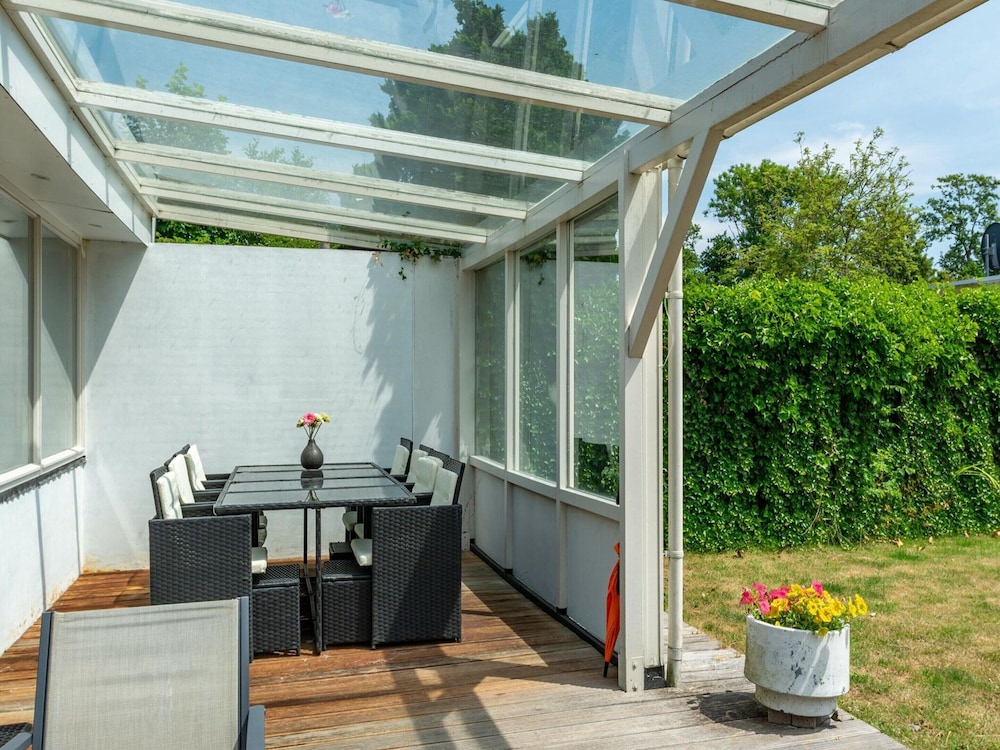 Bungalow in Sint Maartenszee Near Beach