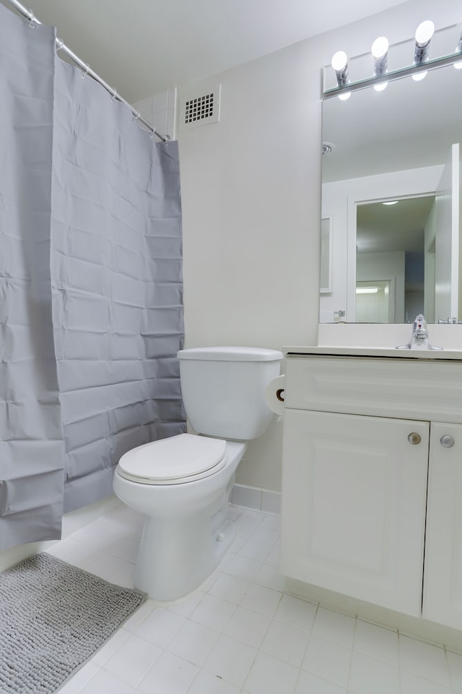 Airport Proximity- Apt in Crystal City