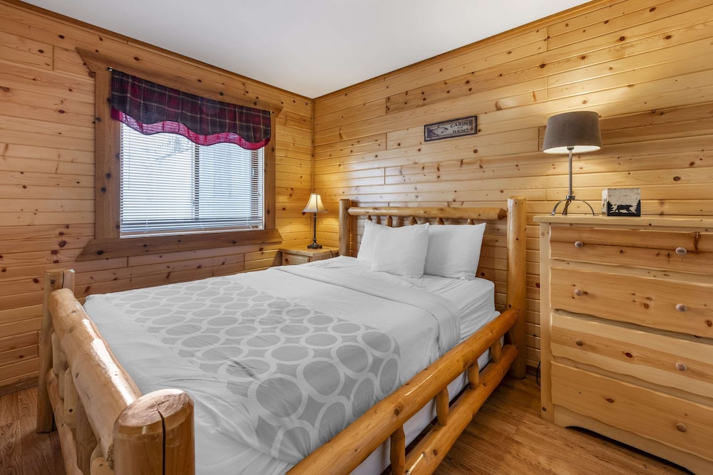 Three Bears Waterpark Resort Near Tomah, Ascend Collection Hotel