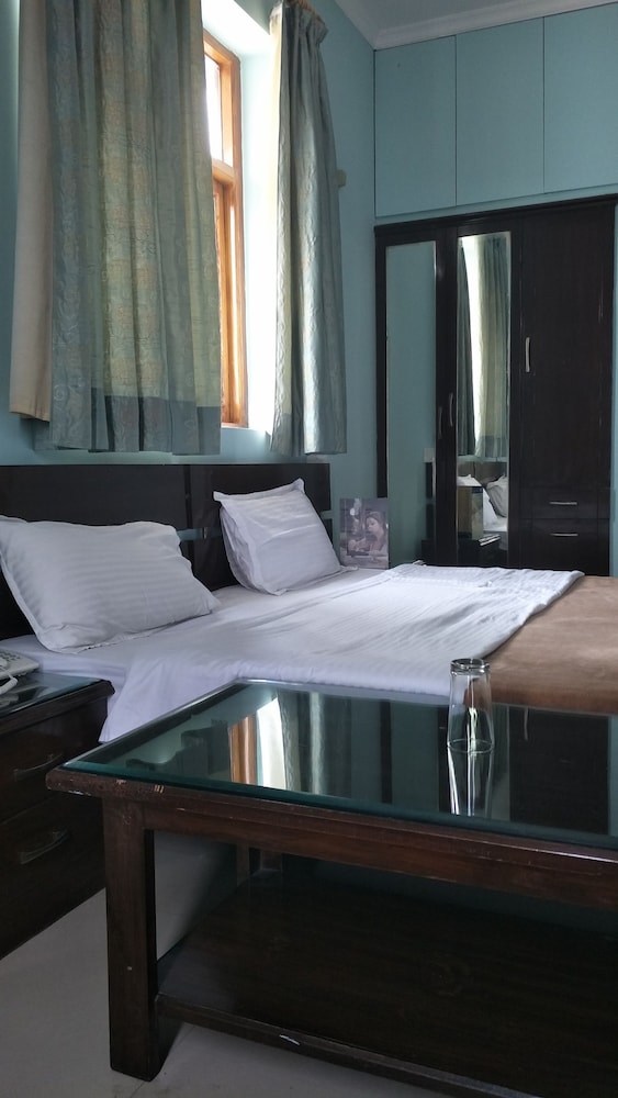 Hotel Majestic Oak Bush