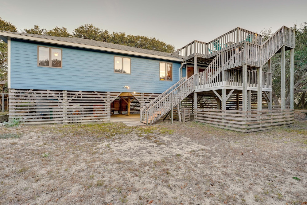 Outer Banks Retreat - Walk to Beach! view 4