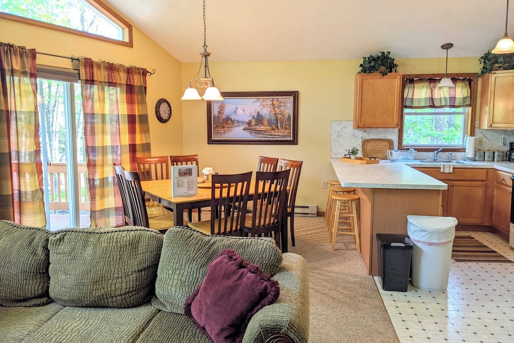 The Bear Foot Lodge by Avantstay Game Room, Deck, Beach/lake Access