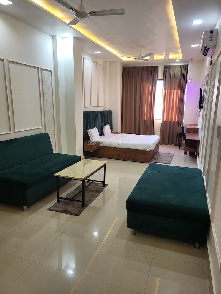 Hotel MG Kitchen and Banquet