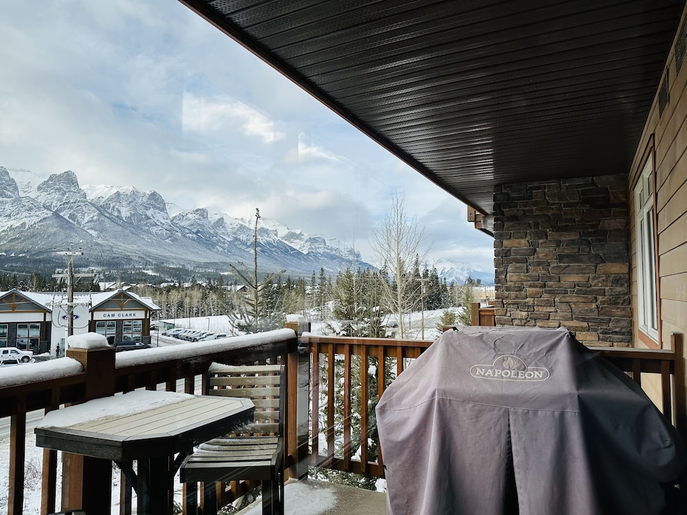 Mountain Retreat - Heated Pool & Hot-tub