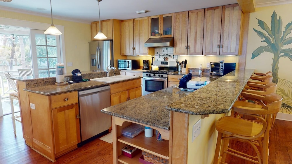 Thirst N' Howl by Tybee Vacation Rentals