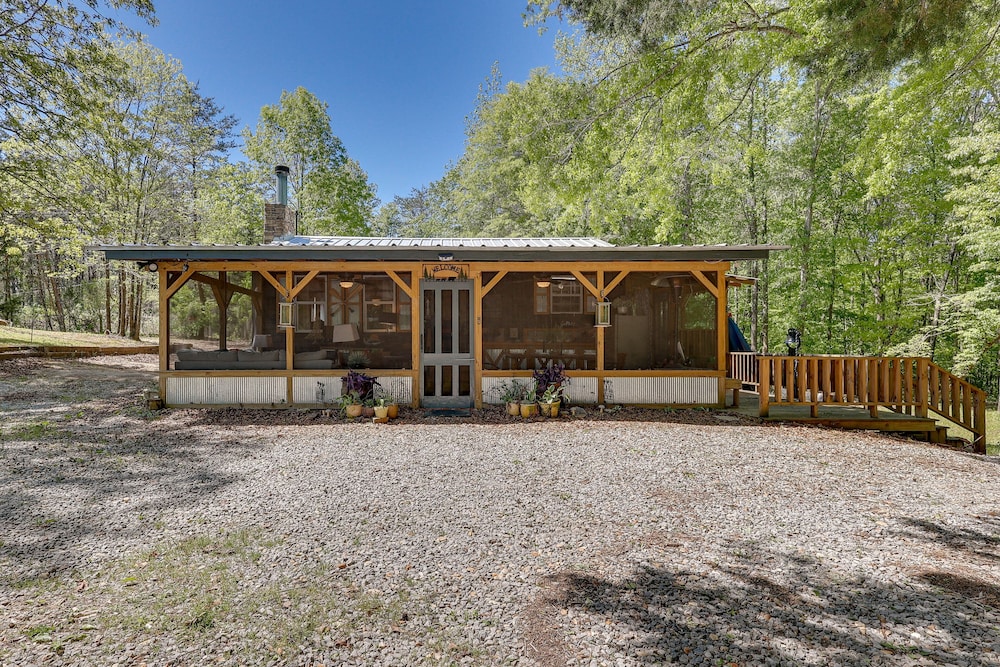 Pet-friendly Haleyville Cabin Rental w/ Kayaks! view 2