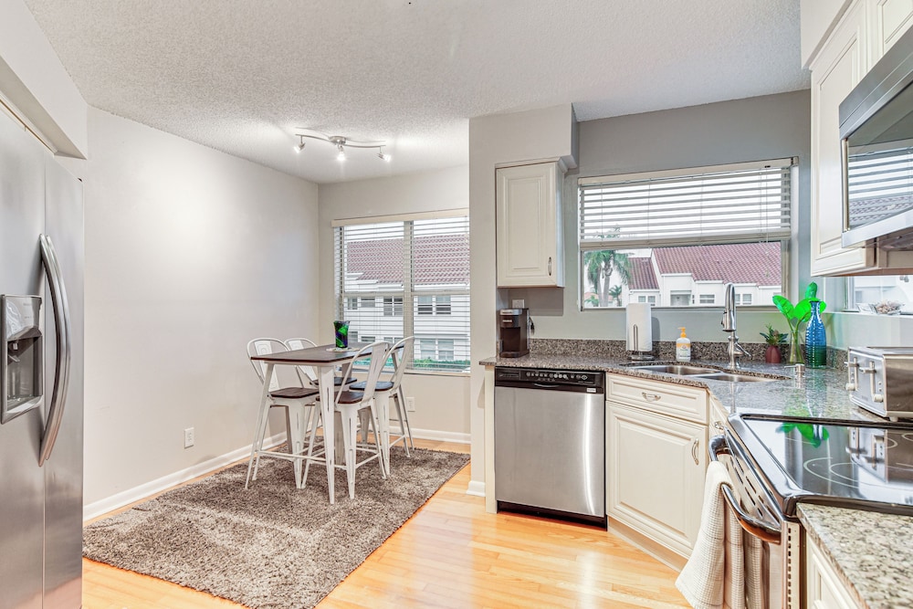 Resort Perks: Condo w/ Private Balcony in St Pete!