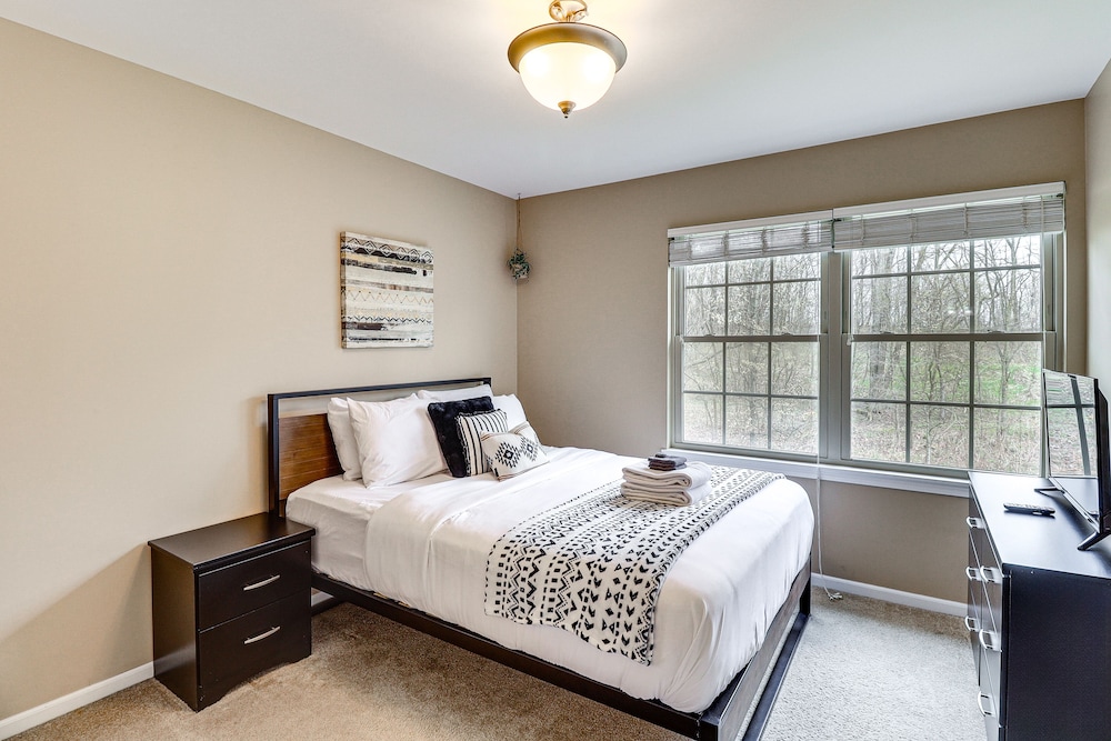 Pittsburgh Vacations - Family-friendly Townhome: 16 Mi to Pittsburgh! - Property Image 2