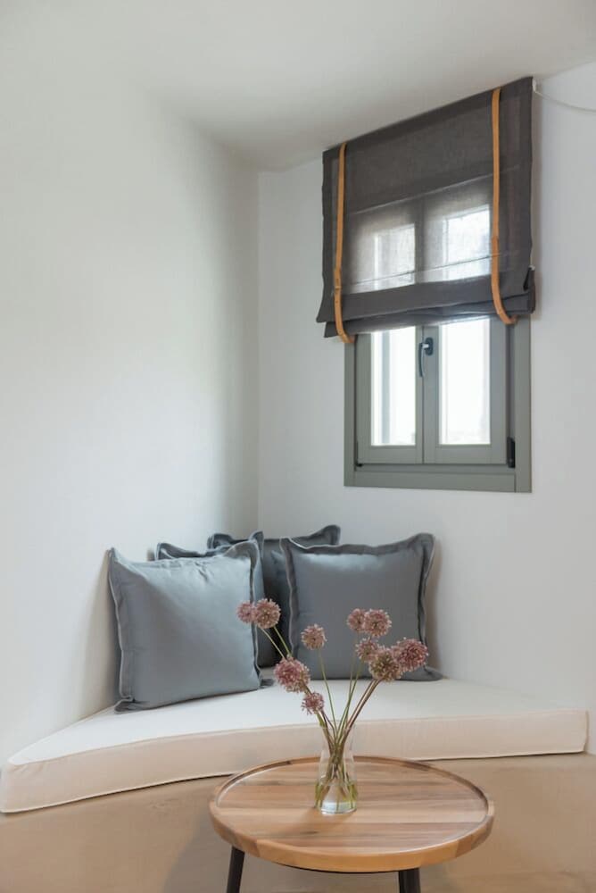 Chora Kythnos Suites