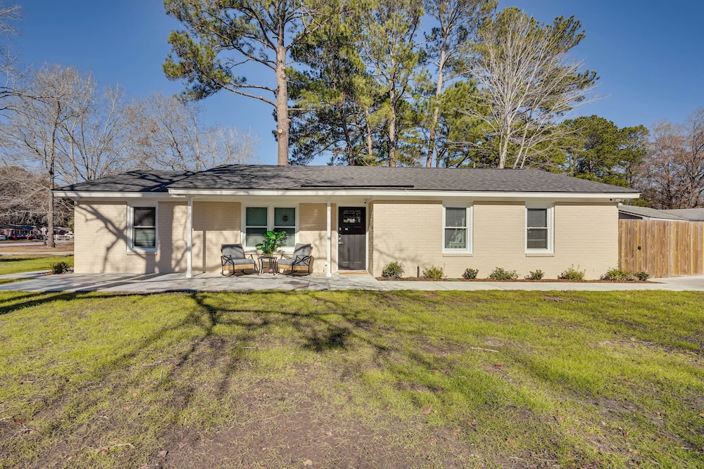 Patio + Yard: Family Home in North Charleston