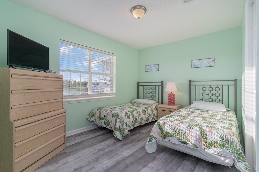 Beach home in the Cherry Grove by RedAwning view 5