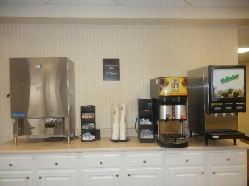 Fayetteville Vacations - Landmark Inn Fort Liberty - Property Image 13