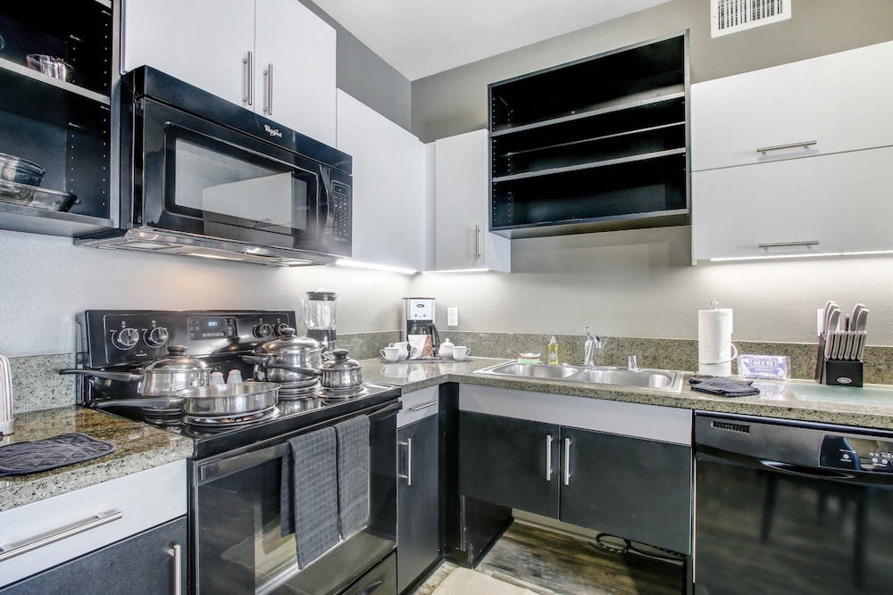 Global Luxury Suites at Marina Del Rey