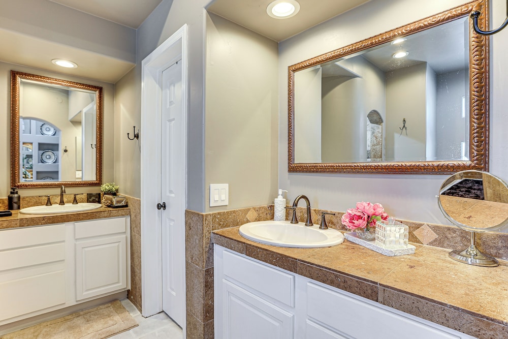Walk to Scottsdale Stadium: Remodeled Home!