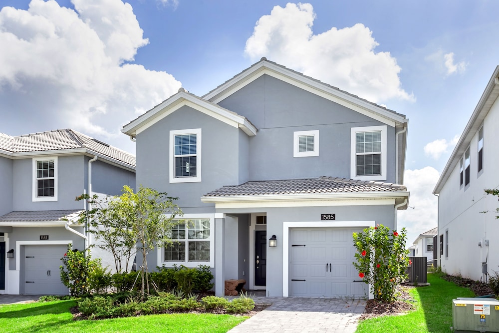 5 Bdrm Gated Golf Community Villa - Image 1