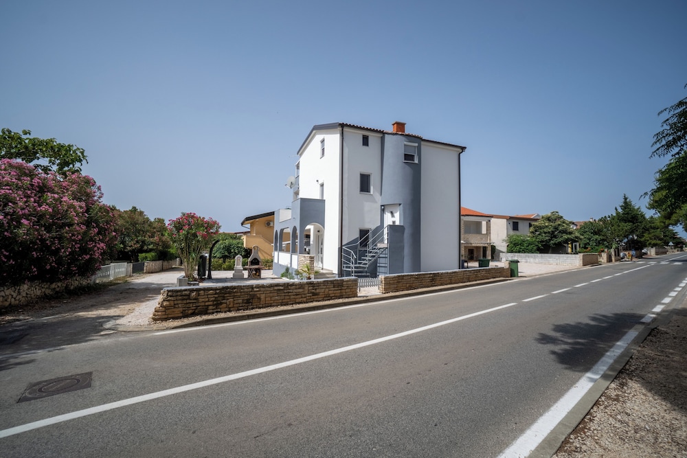 Apartments Najam Skundric