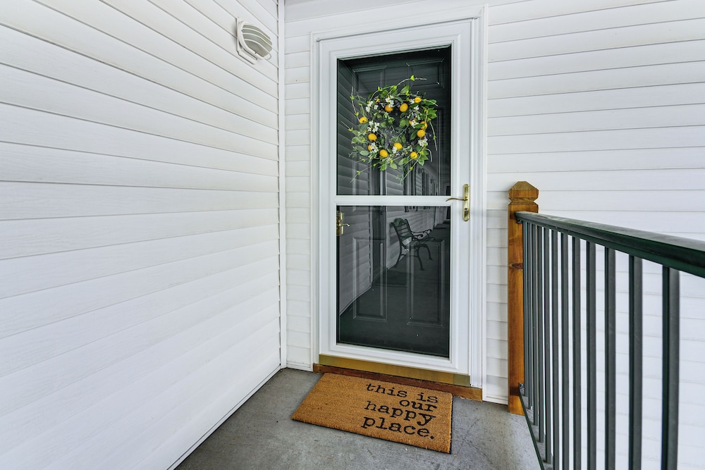 On-site Lake of the Ozarks Access: Camdenton Condo