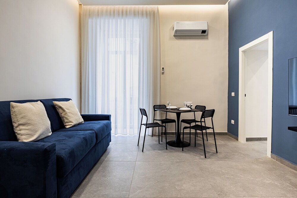 Alyde Apartments