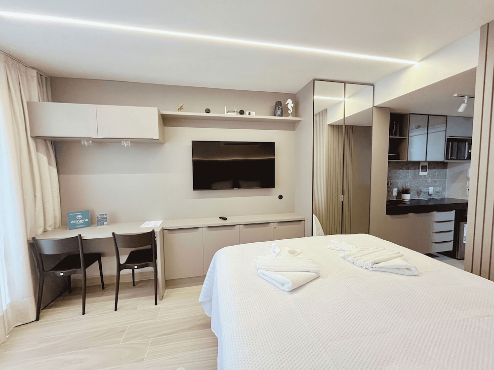 Setai Yacht Comfort - By Almare Flats