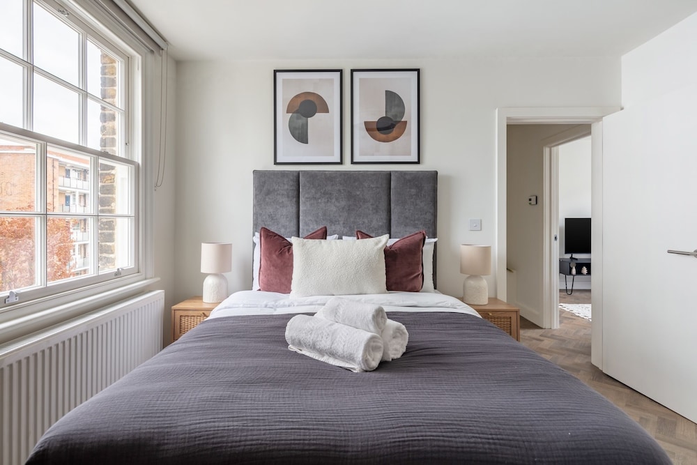 Modern 1BR Downtown Stay