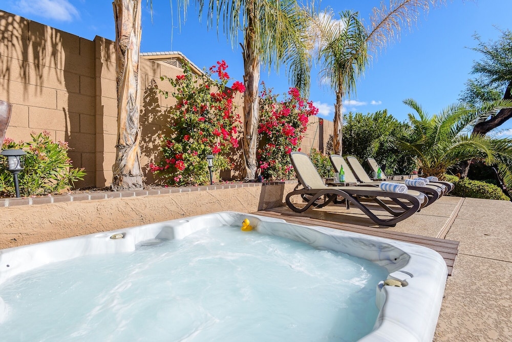 Casa Solara 4 Bedroom Home by RedAwning