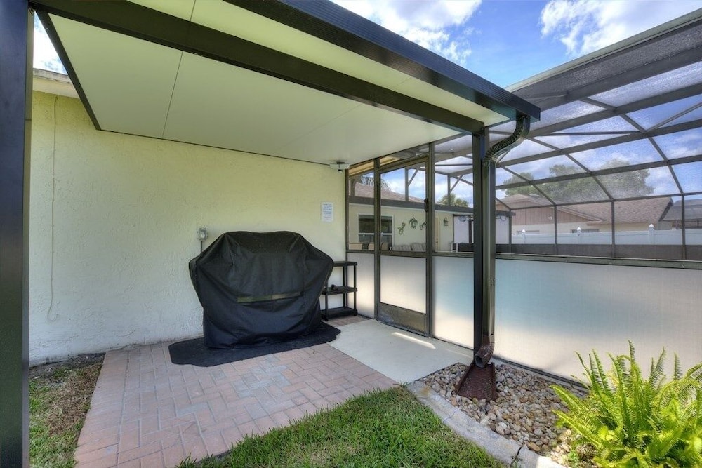 Relaxing Indian Ridge Home W/ Pool, Near Disney & More 4 Bedroom Villa