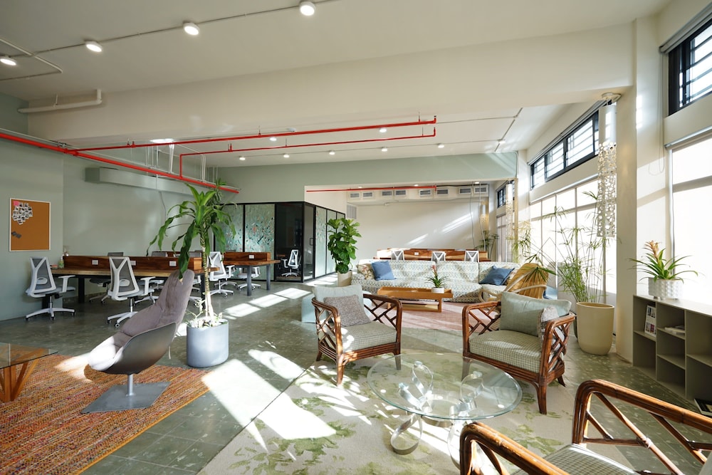 w Radiant Loft w Fabulous Deco in Santa Ana