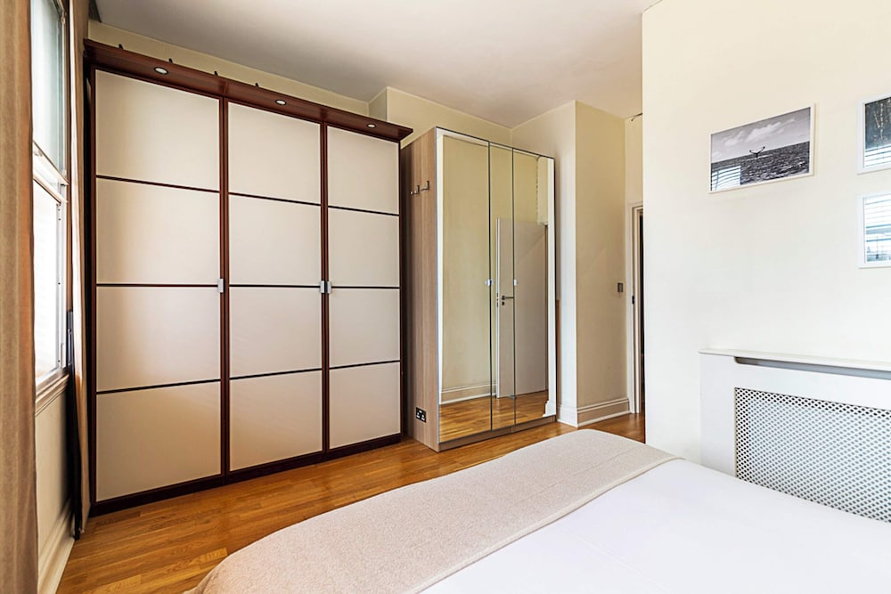 Charming One-bedroom Gem in Earls Court