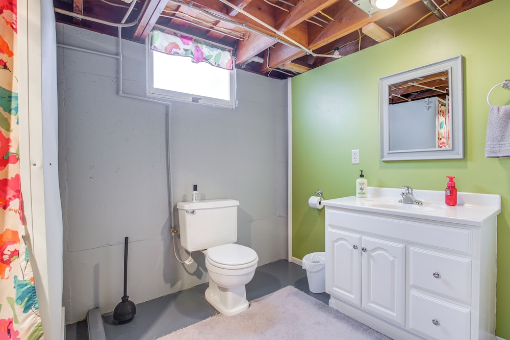 Walk to Lake: Family Getaway w/ Yard in Menasha!