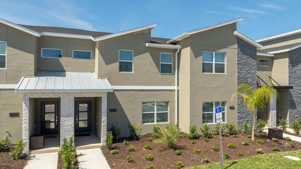 Spacious 4Bd W/ Pool & Close To Disney @ Storey Lake 2560
