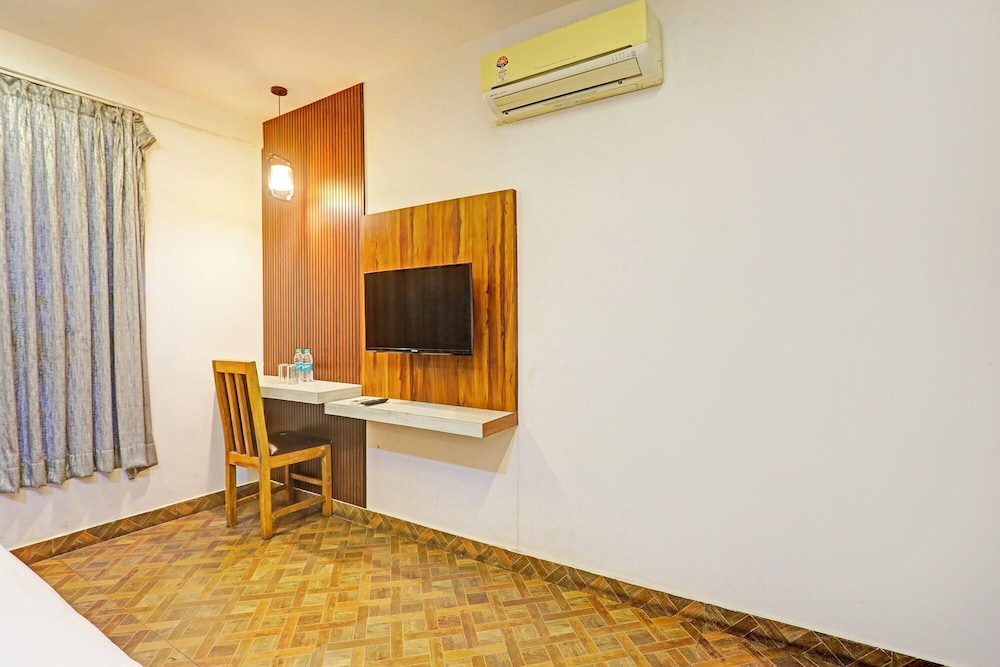 FabHotel Emerald Suites - Near MG Road Metro Station