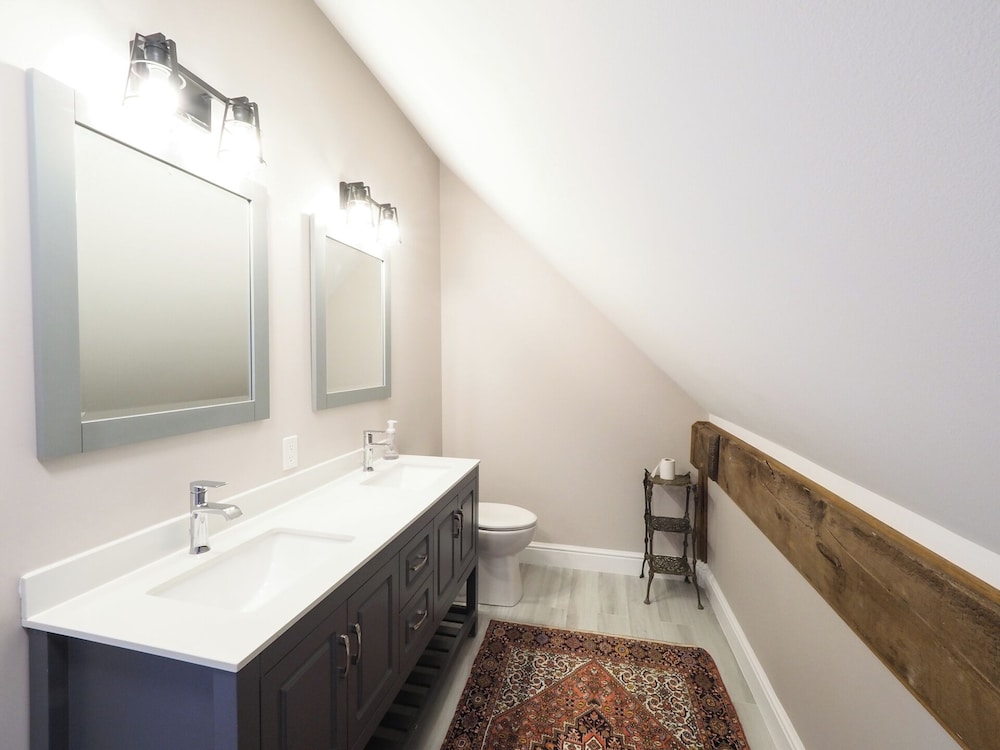 Charming 6 Bdrm Countryside Stay