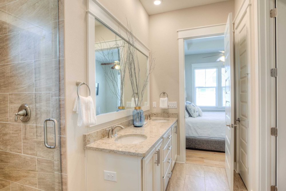 30A Sandpiper by Avantstay In Prominence, 2 Pools + Gym Access, 2 Bikes Incl