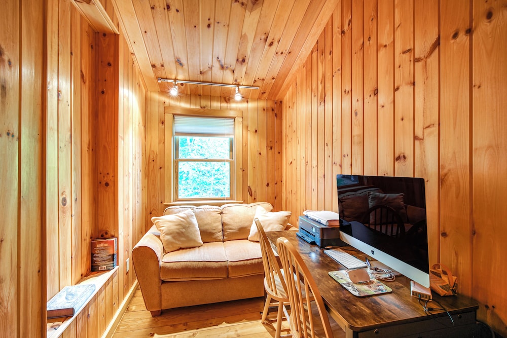 8 Mi to Okemo Mountain Resort: Mtn-view Retreat!