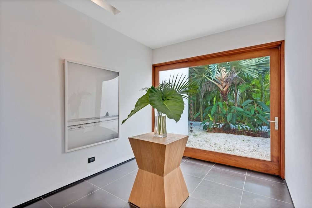 Beautifully-designed Contemporary Villa