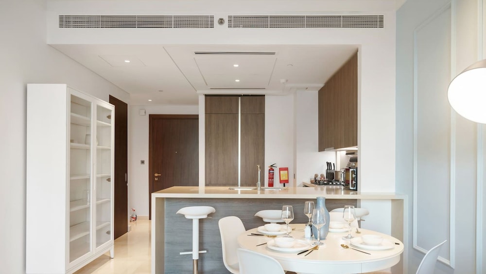 High Floor Lux 2BR nr Top Golf Dubai Marina JLT