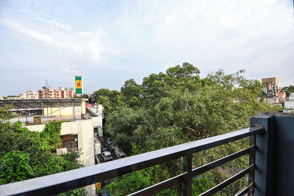 Fabhotel Hari Nagar Ashram