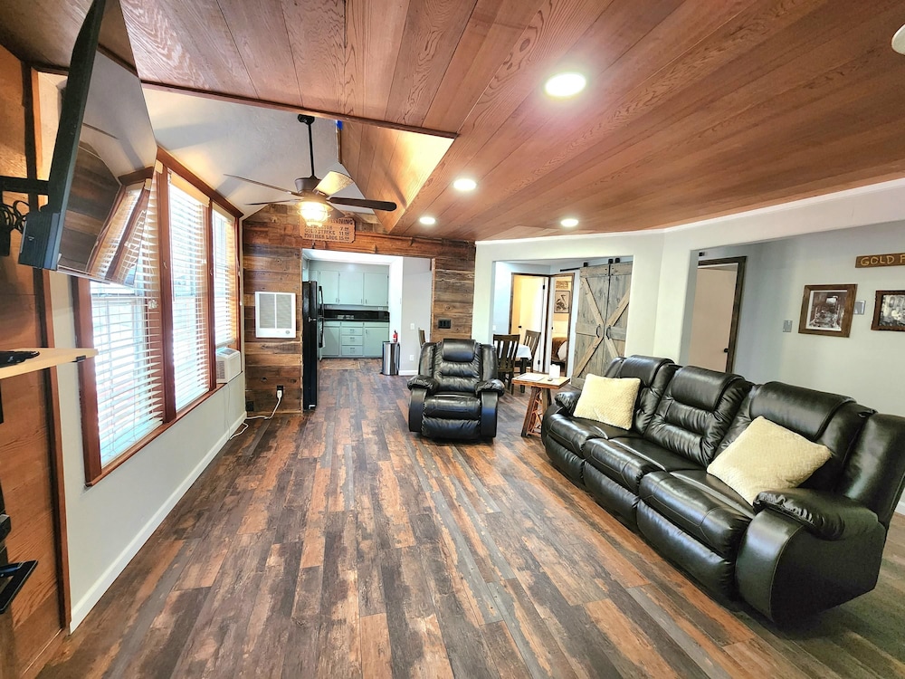 Miners Suite in Shaver Lake