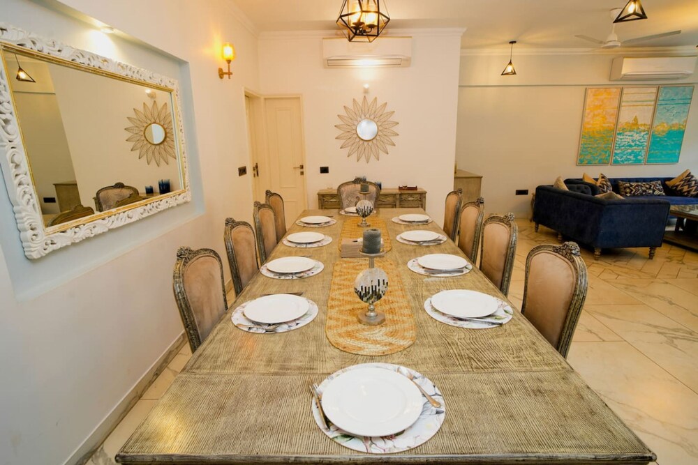 Villa Bauhinia - 5bhk With Pool 10 Mins to Beach