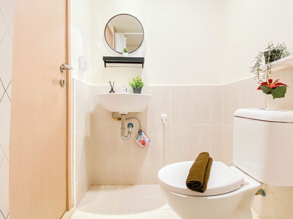 Simple Look 2Br Apartment Meikarta