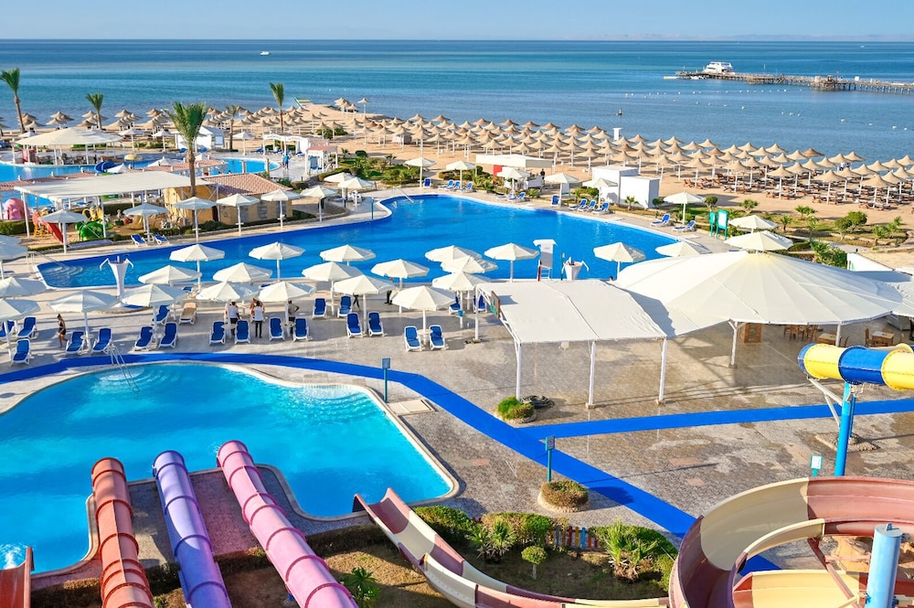 Le Jardin Aqua Park Resort