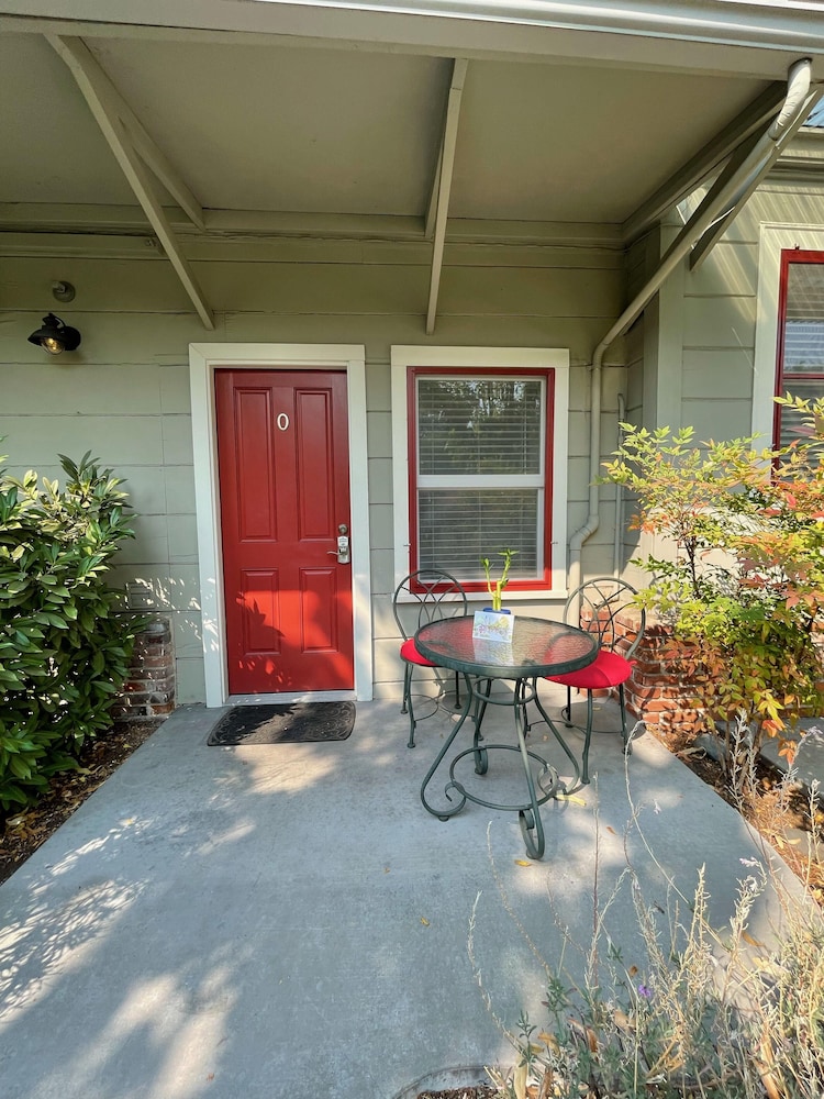 Ashland Vacations - Palm Cottages - Property Image 13