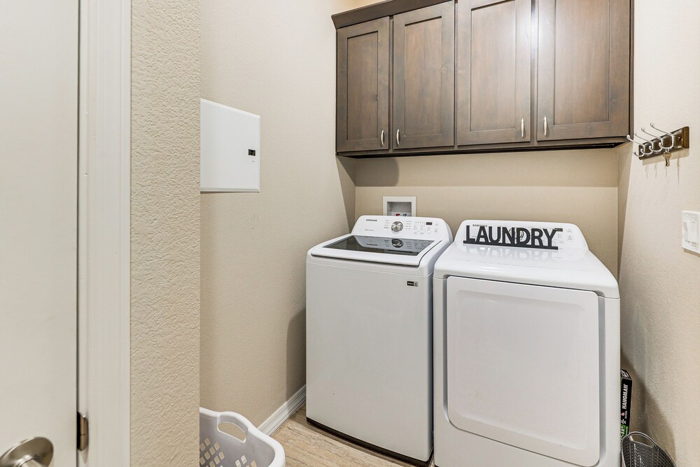 3 Mi to Colorado River: New-build Family Home!