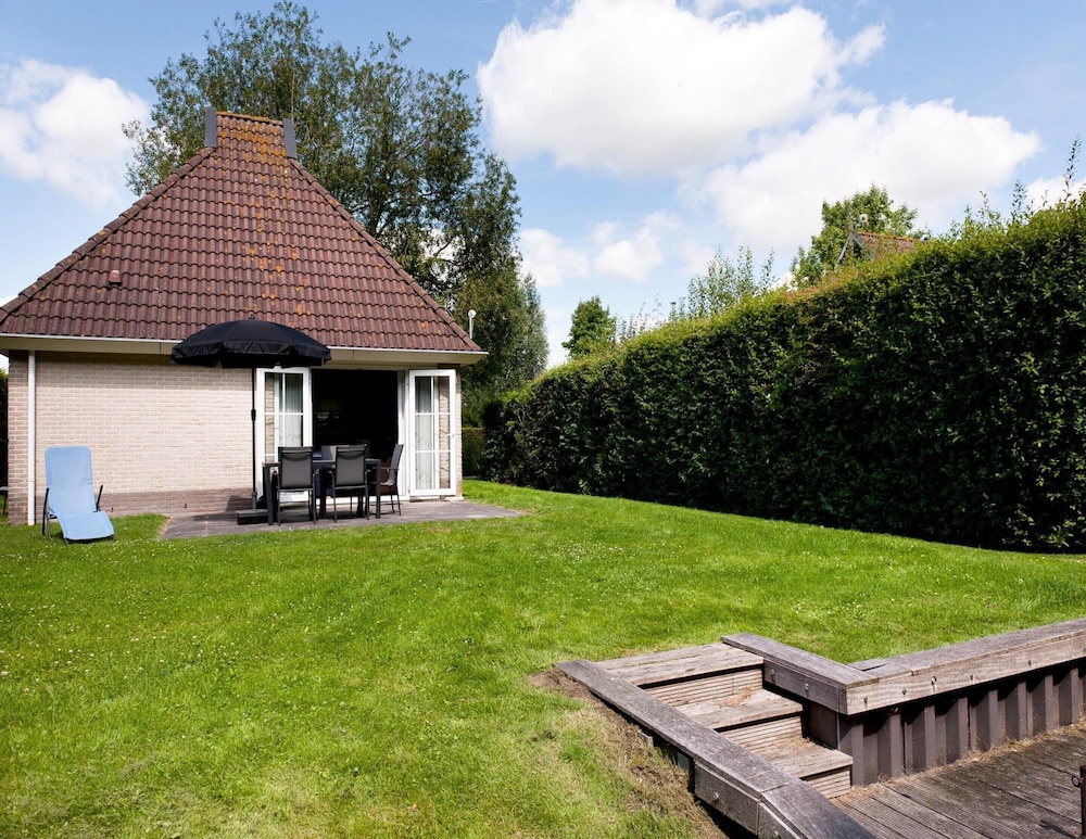 Bungalow Near Alde Feanen Site