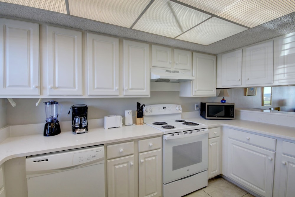 418 El Matador 2 Bedroom Condo