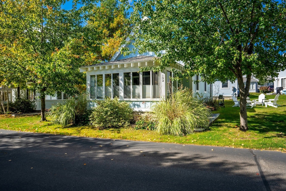 Captains Cottage Sleeps 6!