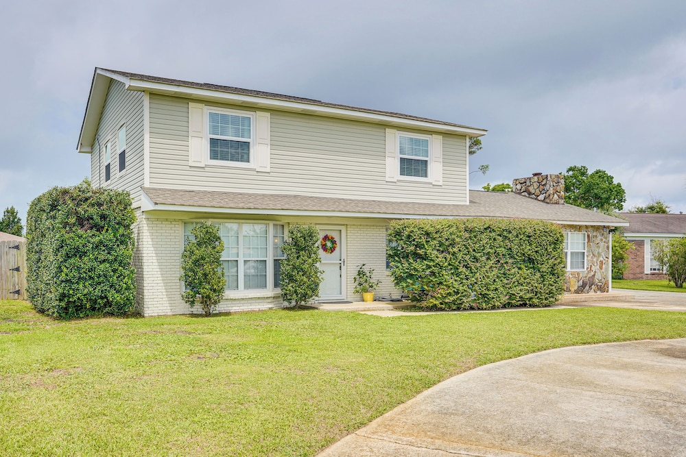 8 Mi to Beaches: Getaway w/ Pool in Panama City!